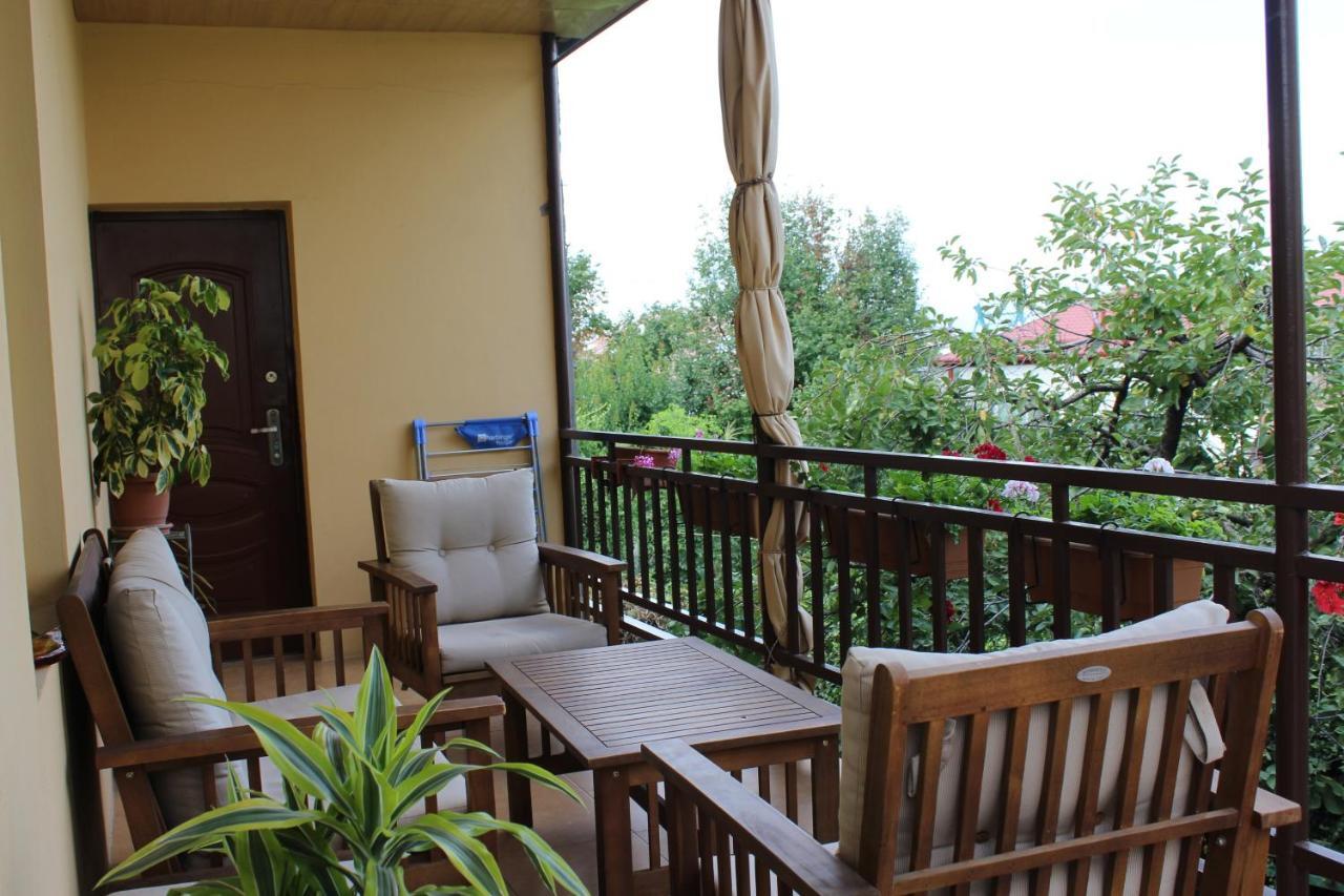 Tinikos Guest House Telavi Exteriör bild
