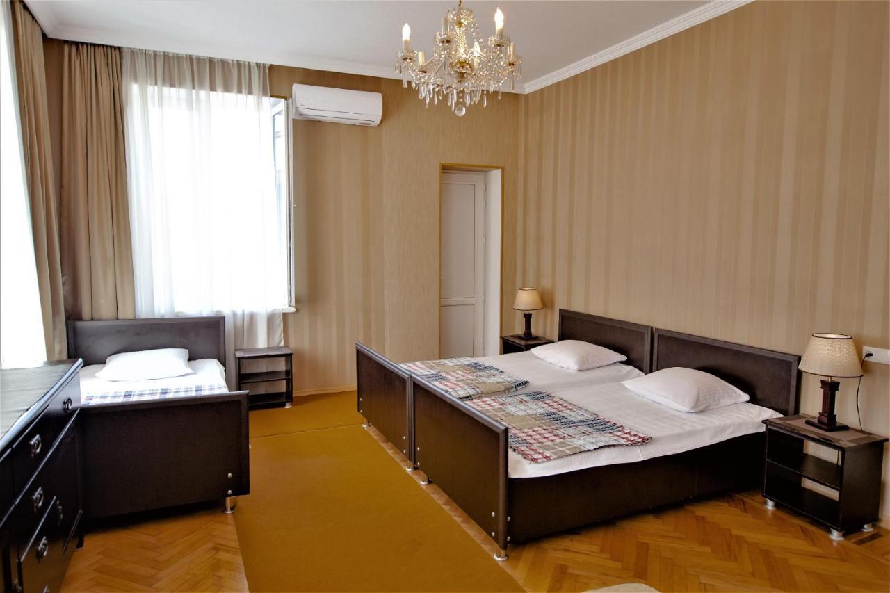 Tinikos Guest House Telavi Exteriör bild